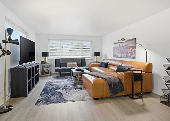 Modern 3br Townhome In Mt. Lebanon | Garage + Easy Access