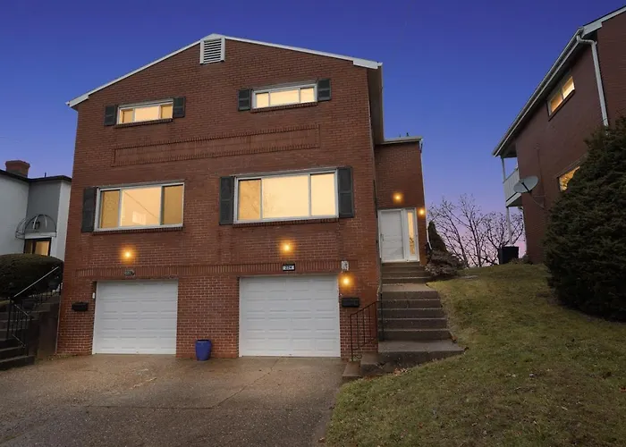 Modern 3br Townhome In Mt. Lebanon | Garage + Easy Access