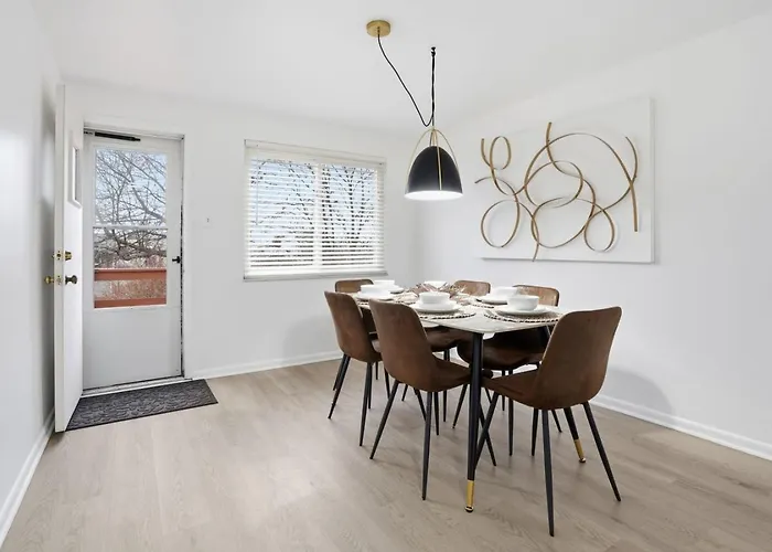 Modern 3br Townhome In Mt. Lebanon | Garage + Easy Access *