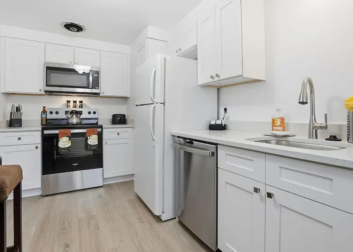 Modern 3br Townhome In Mt. Lebanon | Garage + Easy Access Holiday home