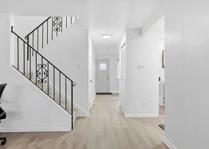 Holiday home Modern 3br Townhome In Mt. Lebanon | Garage + Easy Access Pittsburgh