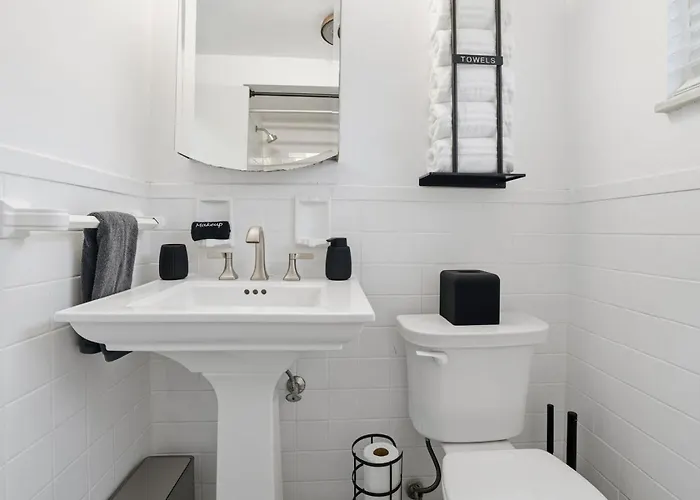 Modern 3br Townhome In Mt. Lebanon | Garage + Easy Access Pittsburgh