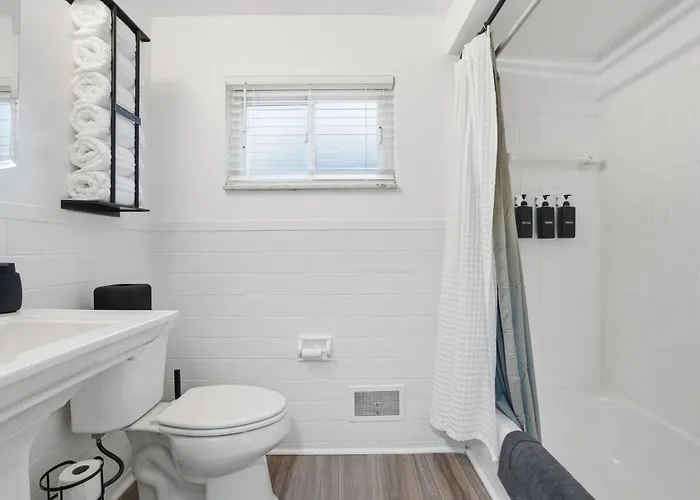 Holiday home Modern 3br Townhome In Mt. Lebanon | Garage + Easy Access *