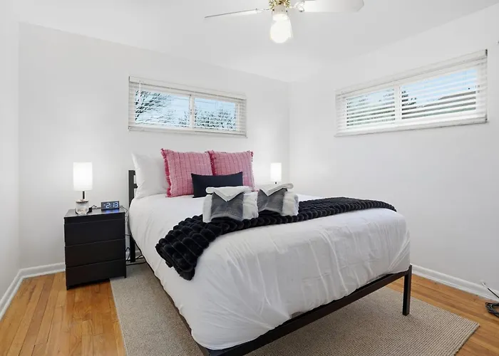 Modern 3br Townhome In Mt. Lebanon | Garage + Easy Access *