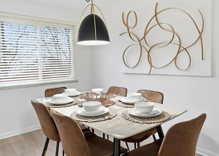 Modern 3br Townhome In Mt. Lebanon | Garage + Easy Access Holiday home *