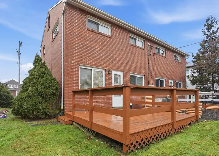 Modern 3br Townhome In Mt. Lebanon | Garage + Easy Access Pittsburgh