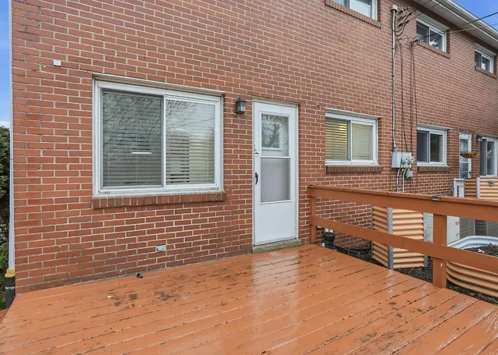 Modern 3br Townhome In Mt. Lebanon | Garage + Easy Access Holiday home