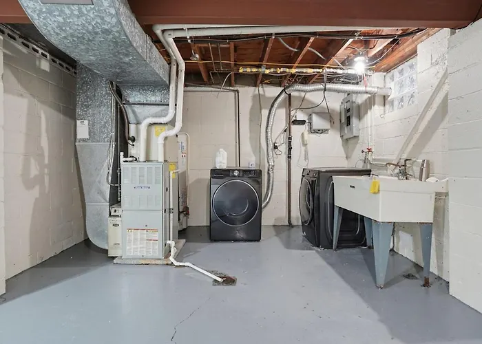 Modern 3br Townhome In Mt. Lebanon | Garage + Easy Access Holiday home *